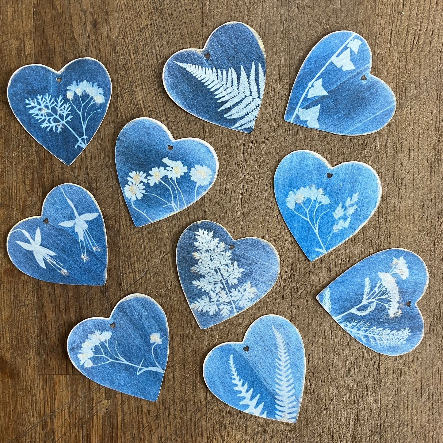 Small botanical heart stickers x 10