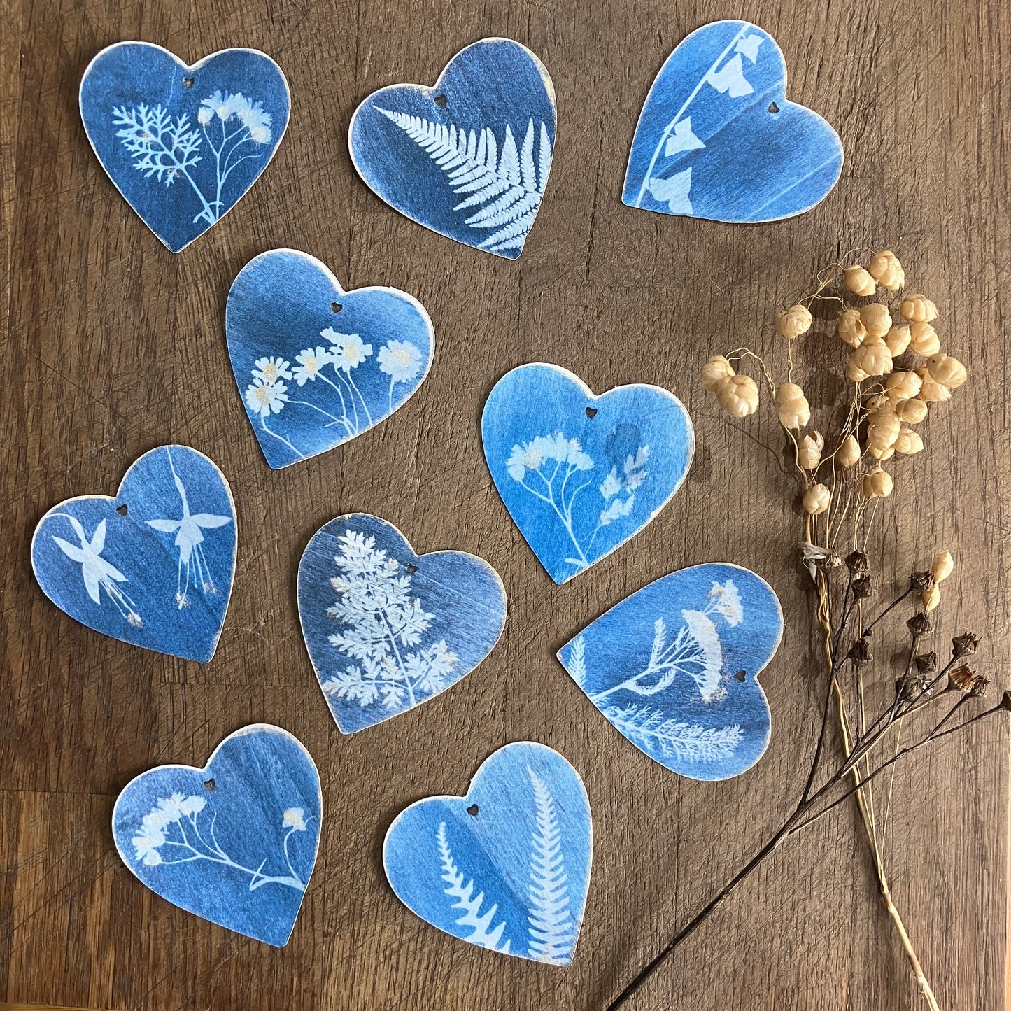 Small botanical heart stickers x 10