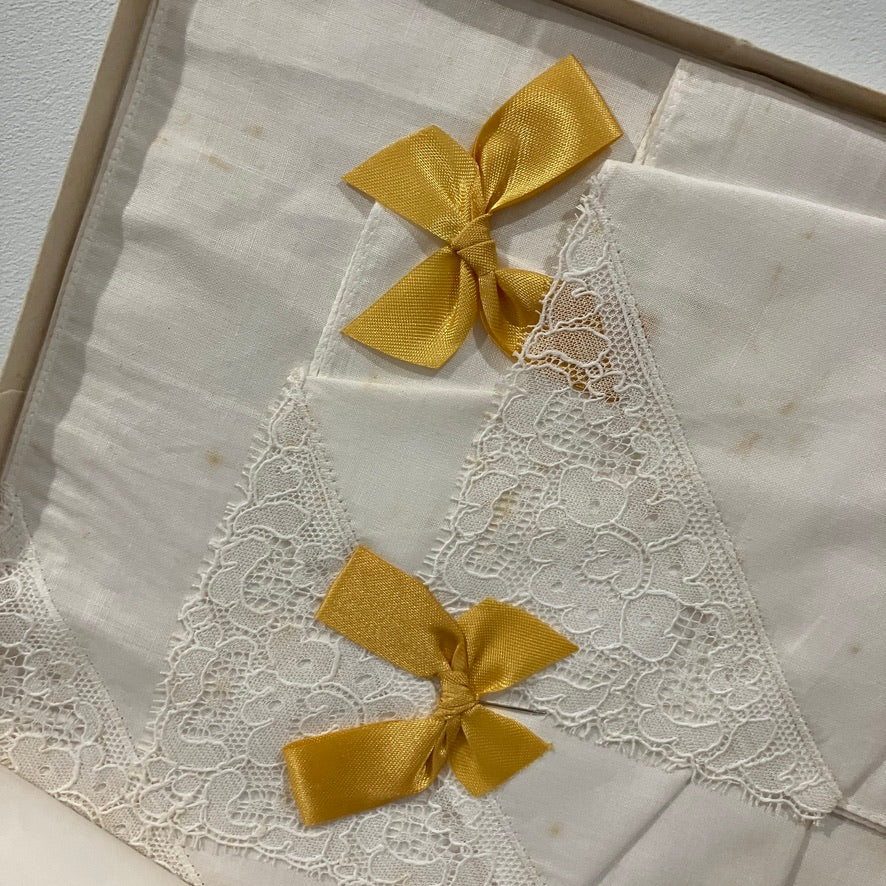 Linen lace handkerchiefs ~ vintage in box with genuine age spots