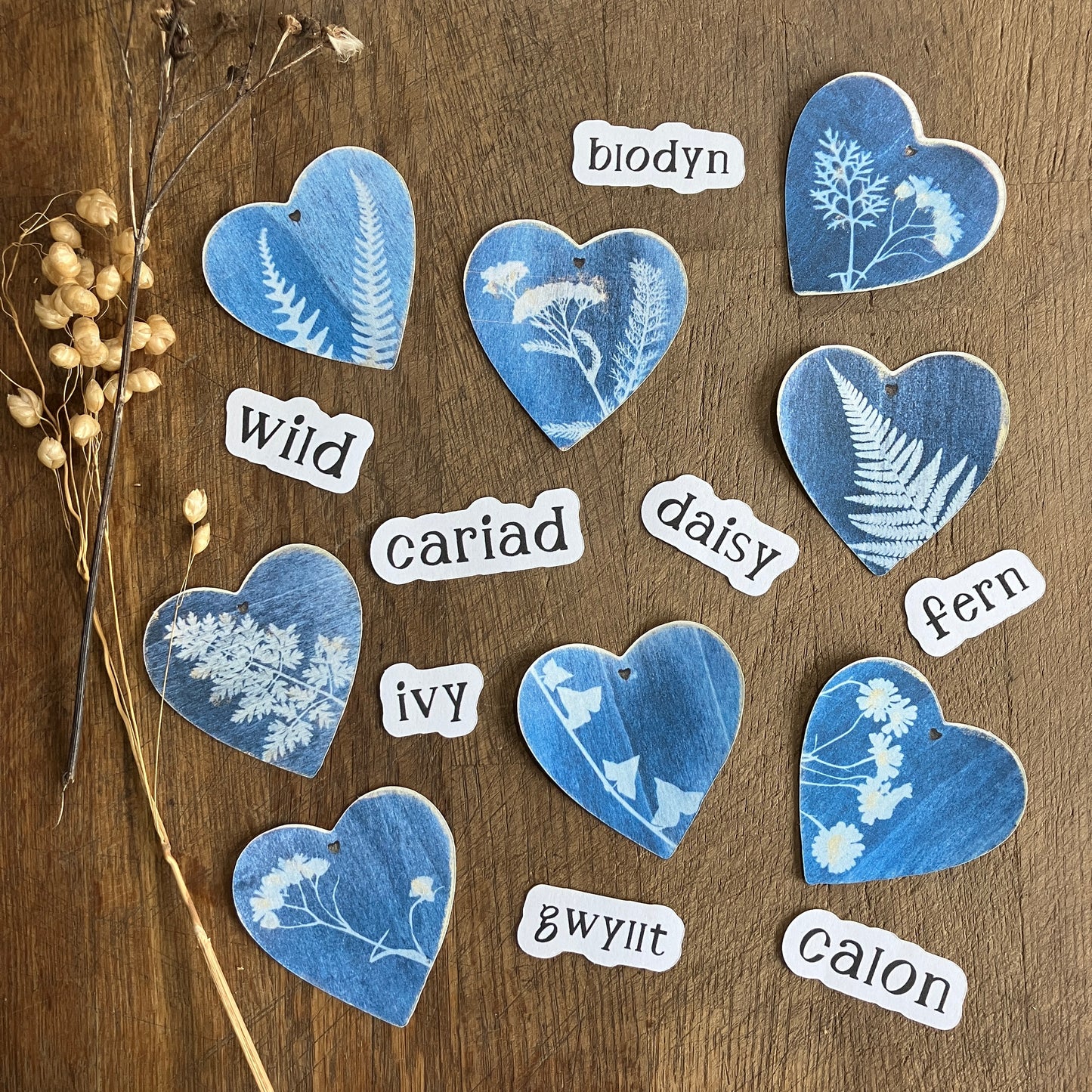 8 x small botanical heart stickers with Welsh & English words