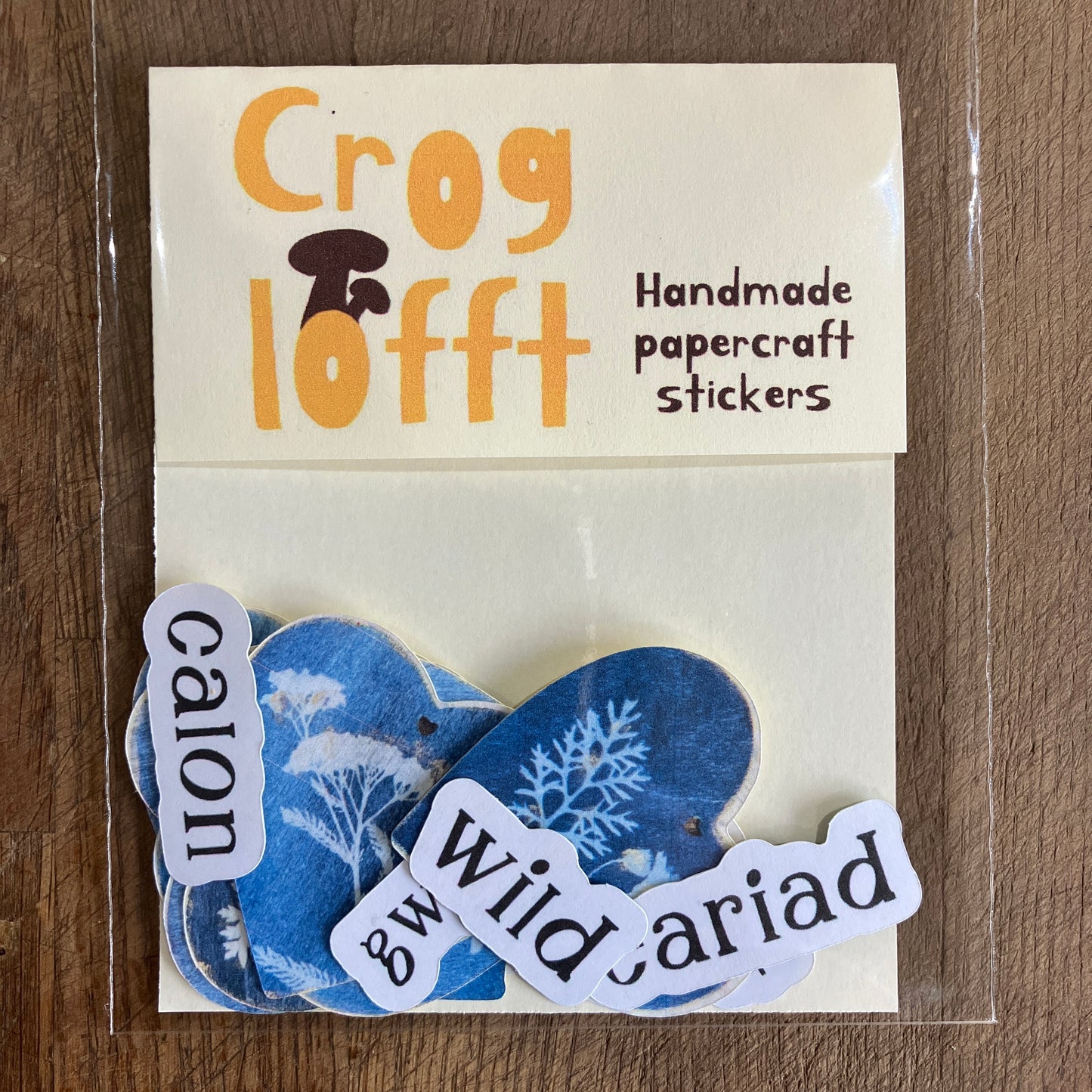 8 x small botanical heart stickers with Welsh & English words